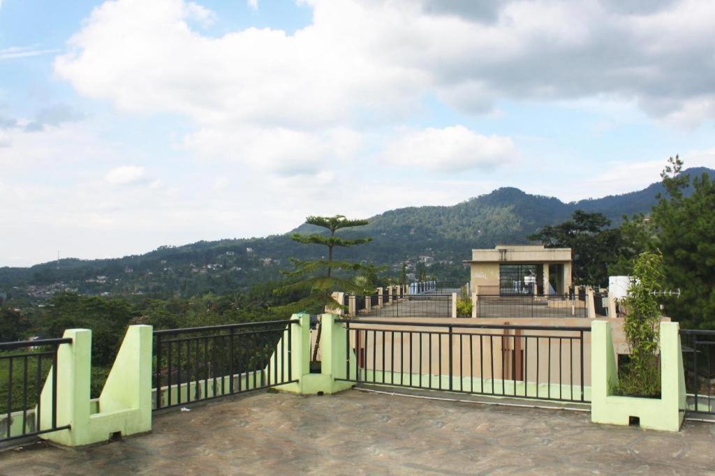 Hotel Graha Widjaja à Puncak Extérieur photo