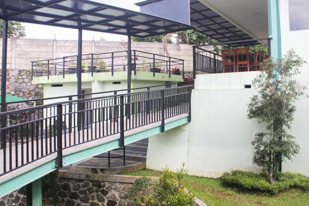 Hotel Graha Widjaja à Puncak Extérieur photo