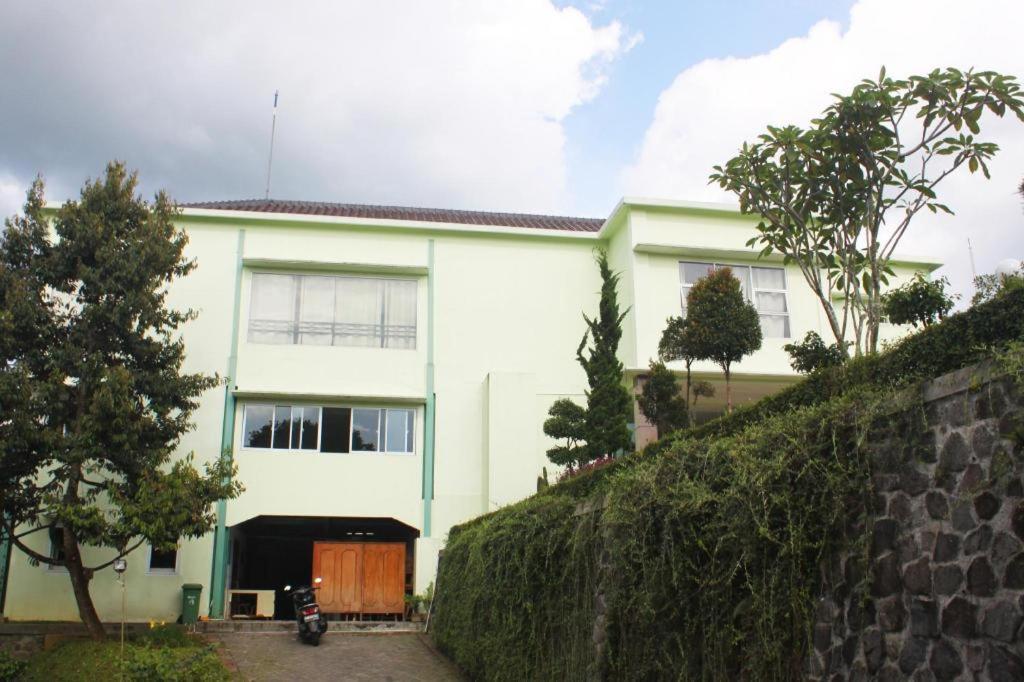 Hotel Graha Widjaja à Puncak Extérieur photo