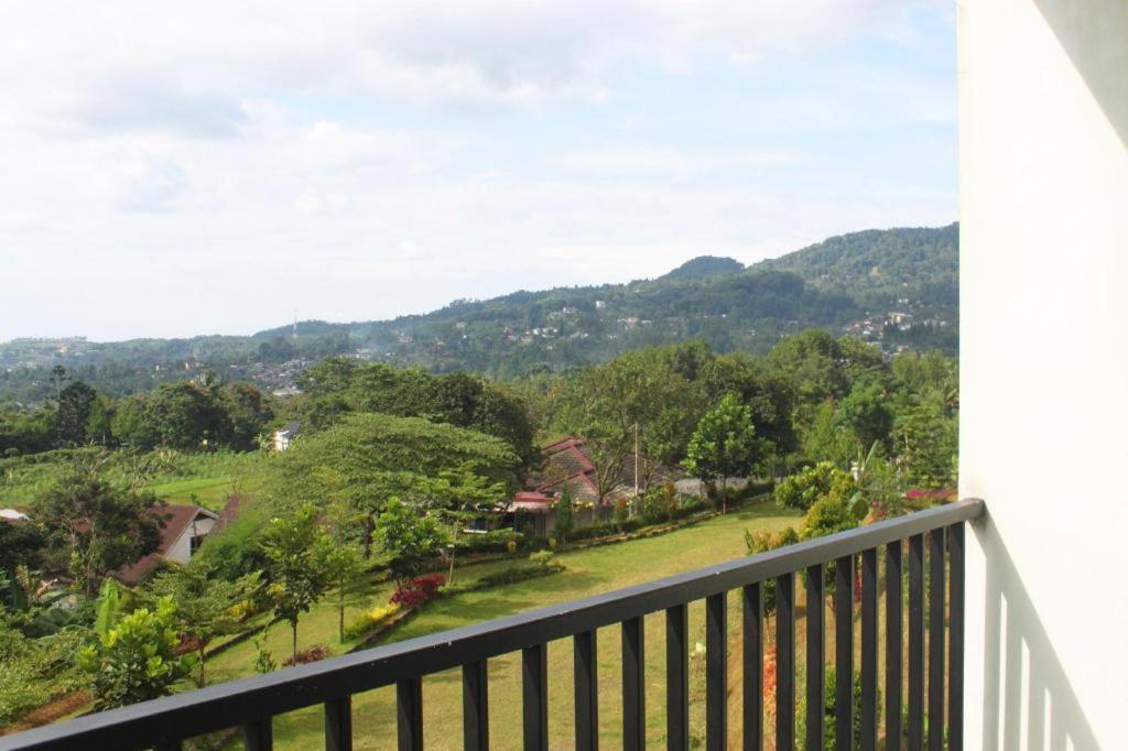 Hotel Graha Widjaja à Puncak Extérieur photo